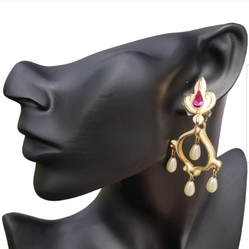 VINTAGE CREAM ENAMEL & GOLDTONED CHANDELIER DROP EARRINGS WITH FAUX PEARLS